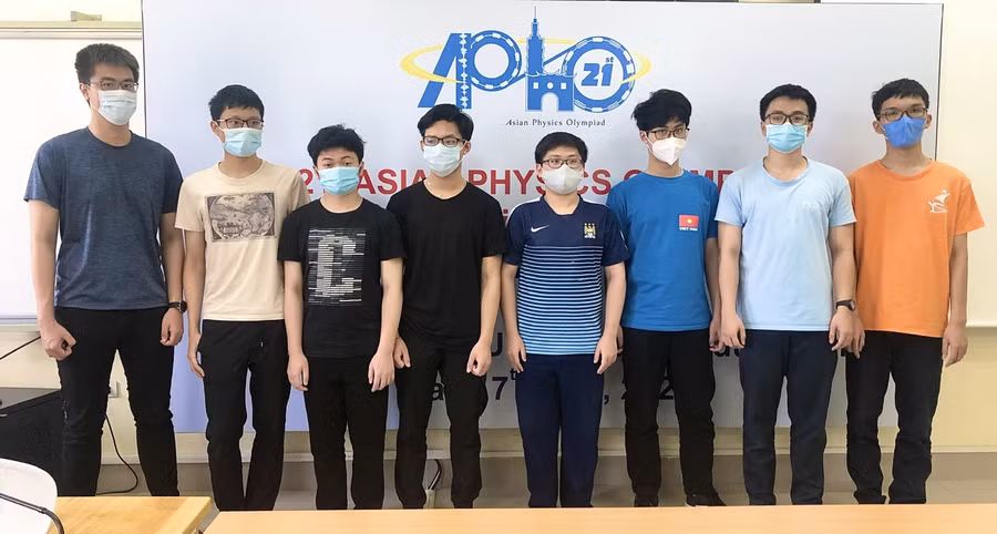 Học sinh đội tuyển quốc gia Việt Nam dự thi Olympic Vật lý Châu Á - Thái Bình Dương 2021.