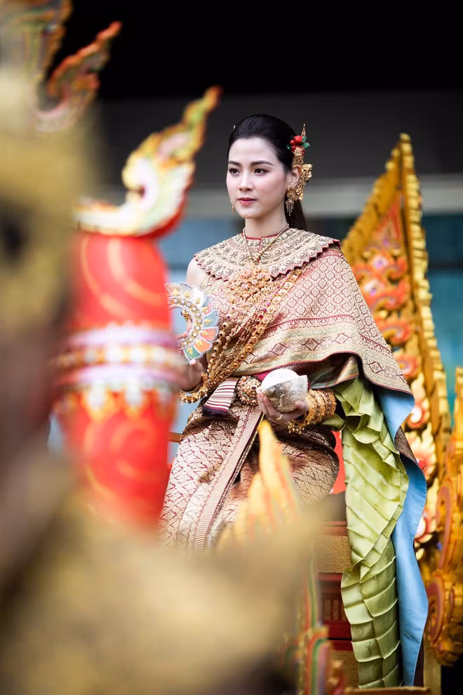 Dân tình náo loạn với nhan sắc cực phẩm của 'nữ thần Thungsa' trong lễ Songkran 2019 tại Thái Lan - Ảnh 5.