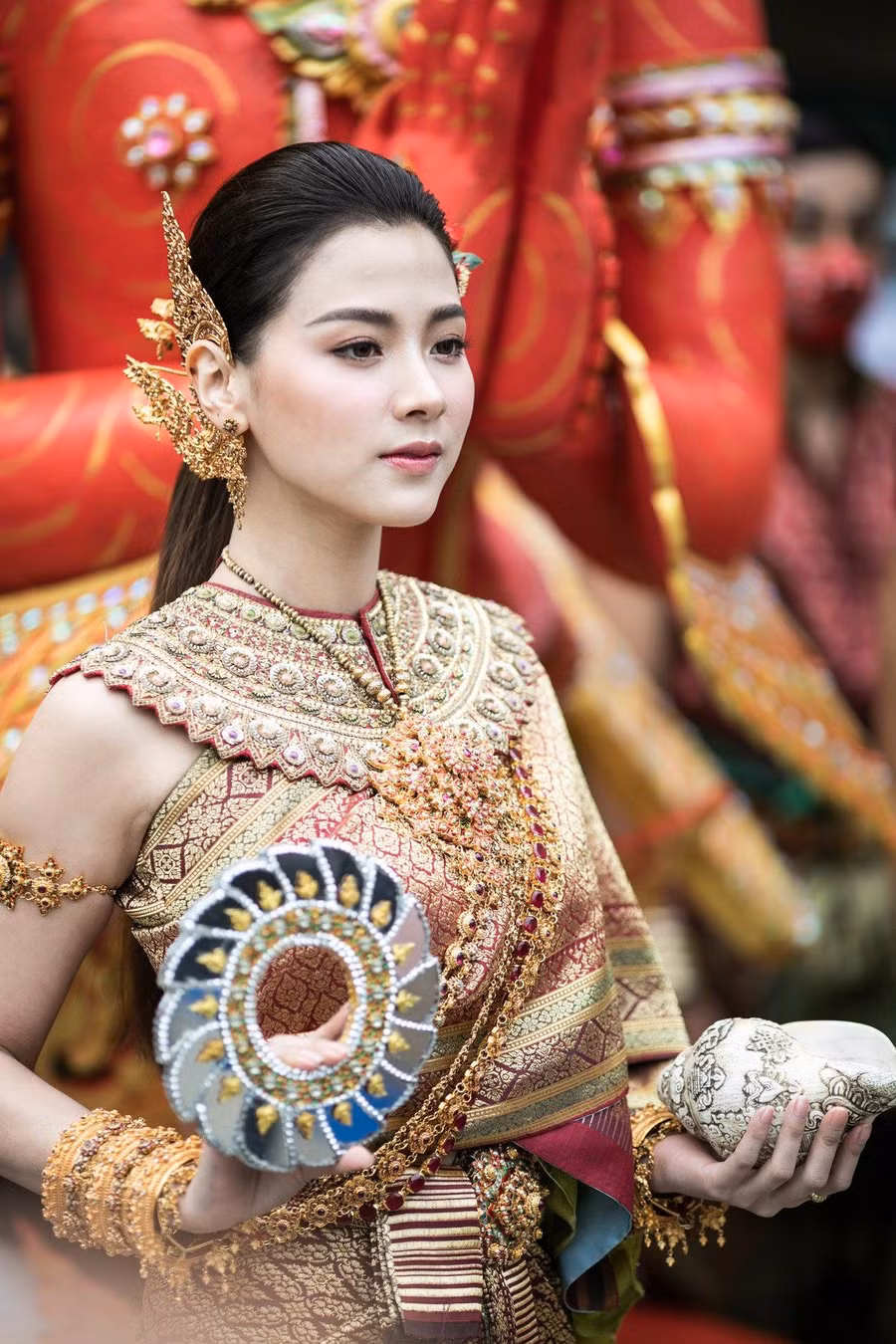 Dân tình náo loạn với nhan sắc cực phẩm của nữ thần Thungsa trong lễ Songkran 2019 tại Thái Lan - Ảnh 3.