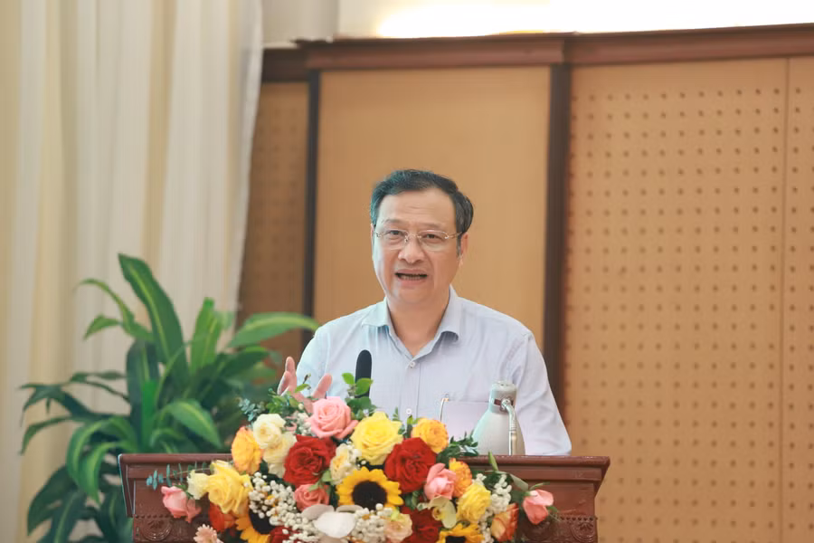 Ông Lê Hoài Nam - Phó Giám đốc Sở GD&amp;ĐT TP Hồ Chí Minh chia sẻ kinh nghiệm triển khai tài liệu giáo dục địa phương.
