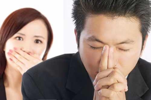 Hủy hôn vì món quà cưới người cũ của chồng gửi