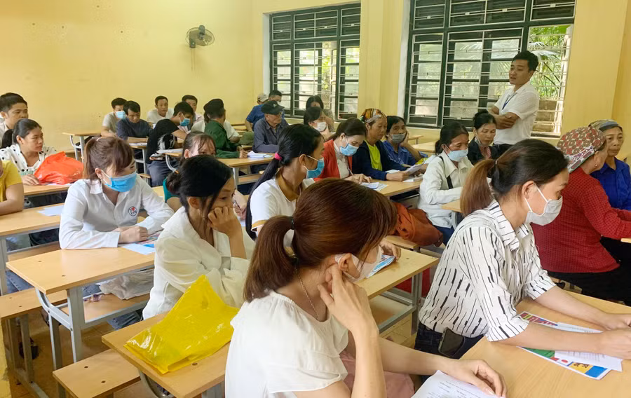 Giới thiệu đào tạo nghề và việc làm cho lao động ở nông thôn tại ngày hội việc làm huyện Phú Lương. Giới thiệu đào tạo nghề và việc làm cho lao động ở nông thôn tại ngày hội việc làm huyện Phú Lương.