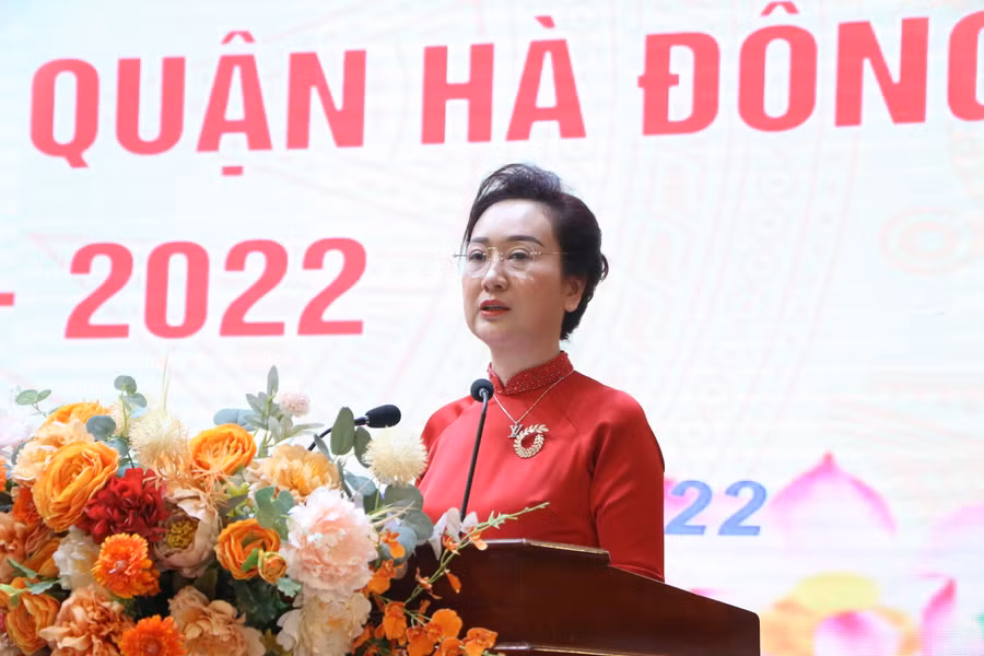 Nhà giáo Phạm Thị Lệ Hằng - Trưởng Phòng GD&ĐT quận Hà Đông. Nhà giáo Phạm Thị Lệ Hằng - Trưởng Phòng GD&ĐT quận Hà Đông.