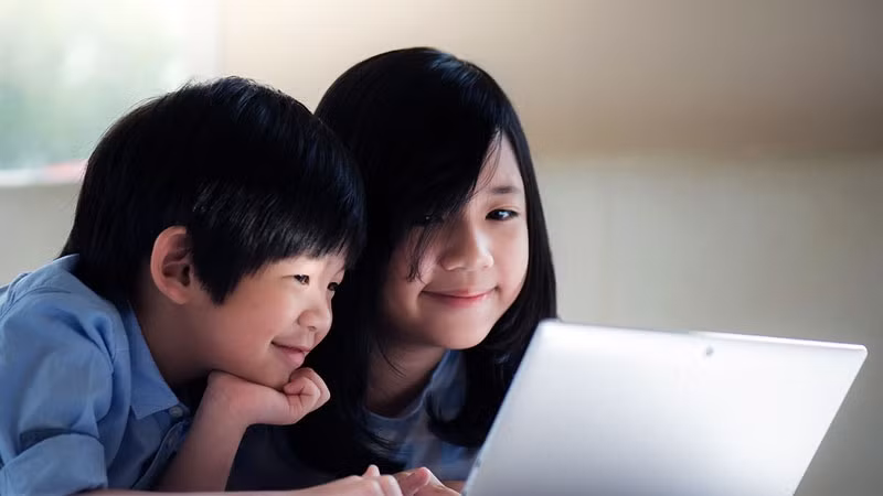 Luôn để mắt đến hoạt động trực tuyến của con, đặc biệt nếu chúng còn nhỏ. (Ảnh: ITN). Luôn để mắt đến hoạt động trực tuyến của con, đặc biệt nếu chúng còn nhỏ. (Ảnh: ITN).