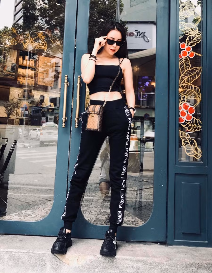 ngoc trinh - tra ngoc hang dung hang phong cach goi cam, ai dep hon? hinh anh 6