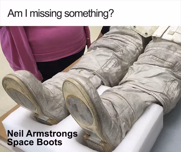 Tại sao dấu chân của Neil Armstrongs trên Mặt Trăng không khớp với đế giày? ảnh 1 Tại sao dấu chân của Neil Armstrongs trên Mặt Trăng không khớp với đế giày?
