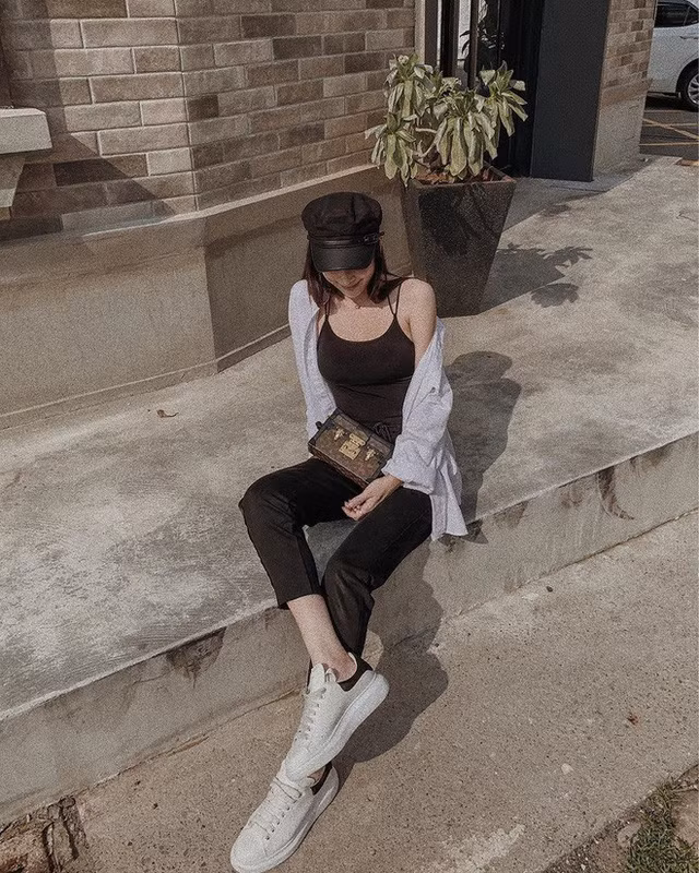 Hè sắp qua thu sắp đến mà còn chưa sắm cho mình một chiếc sơ mi oversize thì style của bạn đã tụt điểm vài phần - Ảnh 13. Hè sắp qua thu sắp đến mà còn chưa sắm cho mình một chiếc sơ mi oversize thì style của bạn đã tụt điểm vài phần - Ảnh 13.