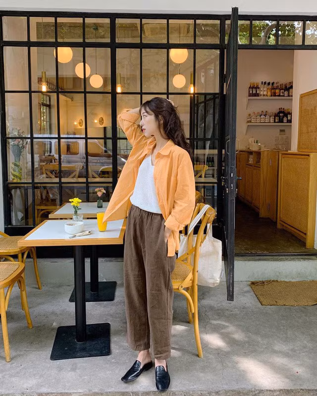 Hè sắp qua thu sắp đến mà còn chưa sắm cho mình một chiếc sơ mi oversize thì style của bạn đã tụt điểm vài phần - Ảnh 11. Hè sắp qua thu sắp đến mà còn chưa sắm cho mình một chiếc sơ mi oversize thì style của bạn đã tụt điểm vài phần - Ảnh 11.
