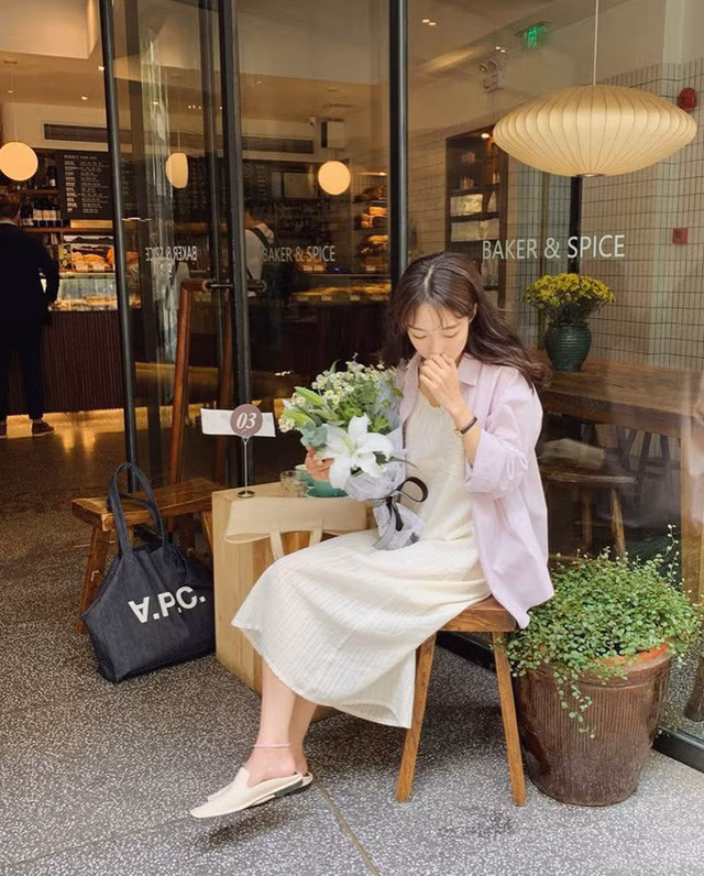 Hè sắp qua thu sắp đến mà còn chưa sắm cho mình một chiếc sơ mi oversize thì style của bạn đã tụt điểm vài phần - Ảnh 6. Hè sắp qua thu sắp đến mà còn chưa sắm cho mình một chiếc sơ mi oversize thì style của bạn đã tụt điểm vài phần - Ảnh 6.