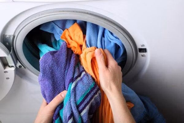 Những sai lầm sử dụng máy giặt gây tốn điện, hỏng quần áo Những sai lầm sử dụng máy giặt gây tốn điện, hỏng quần áo