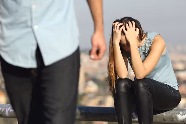 Sau khi biết bạn gái không thể sinh con, chàng trai đã thẳng thừng chia tay cô. Ảnh minh họa