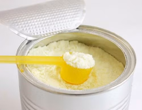 Sữa bột trẻ em tăng giá mạnh. Sữa bột trẻ em tăng giá mạnh. Ảnh minh họa.