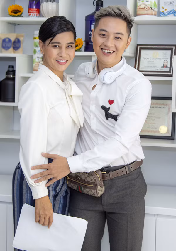 Thanh Duy ủng hộ Cát Phượng lên chức bà chủ. Thanh Duy ủng hộ Cát Phượng lên chức bà chủ.