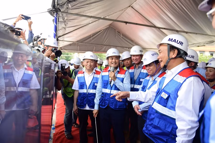 Thủ tướng thị sát tuyến metro đầu tiên của TP.HCM ảnh 4 Thủ tướng thị sát tuyến metro đầu tiên của TP.HCM