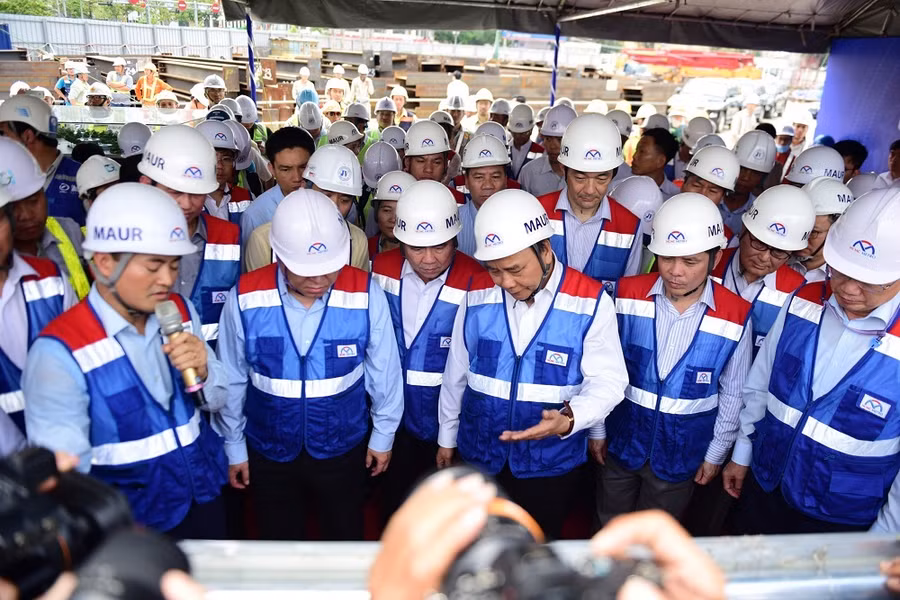 Thủ tướng thị sát tuyến metro đầu tiên của TP.HCM ảnh 3 Thủ tướng thị sát tuyến metro đầu tiên của TP.HCM