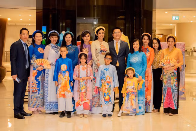 Ngọc Hân lần đầu xuất hiện bên bạn trai lâu năm sau khi để lộ nhẫn đính hôn - Ảnh 4. Ngọc Hân lần đầu xuất hiện bên bạn trai lâu năm sau khi để lộ nhẫn đính hôn - Ảnh 4.
