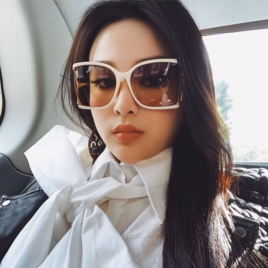 Cuộc sống đáng mơ ước của 4 cô nàng hot girl đời đầu: Người độc thân quyến rũ, người yên ấm bên chồng con giàu có ảnh 24
