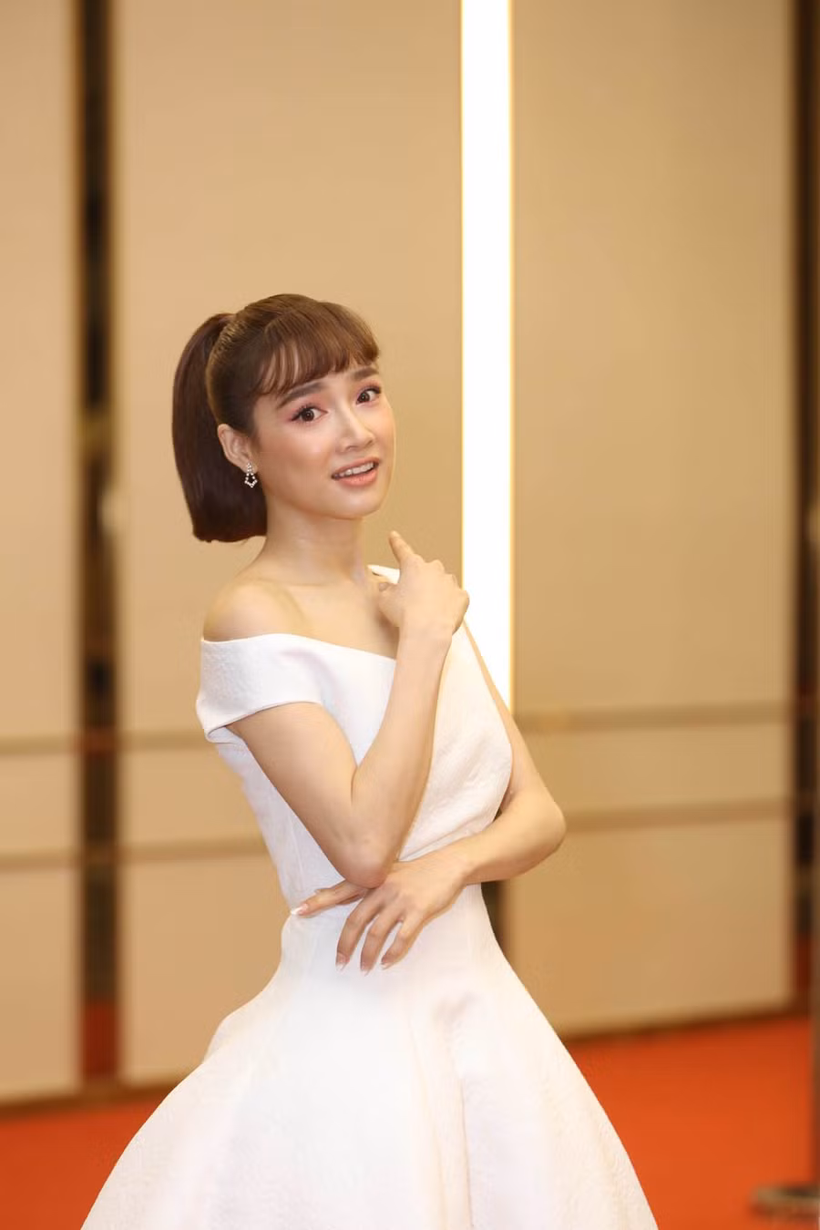 Đổi style tóc mái bằng, Nhã Phương nhận ngay “kết đắng” ảnh 6 dieu da voi toc mai bang, nha phuong nhan ngay "cai ket dang" het minh hang mot thoi - 7