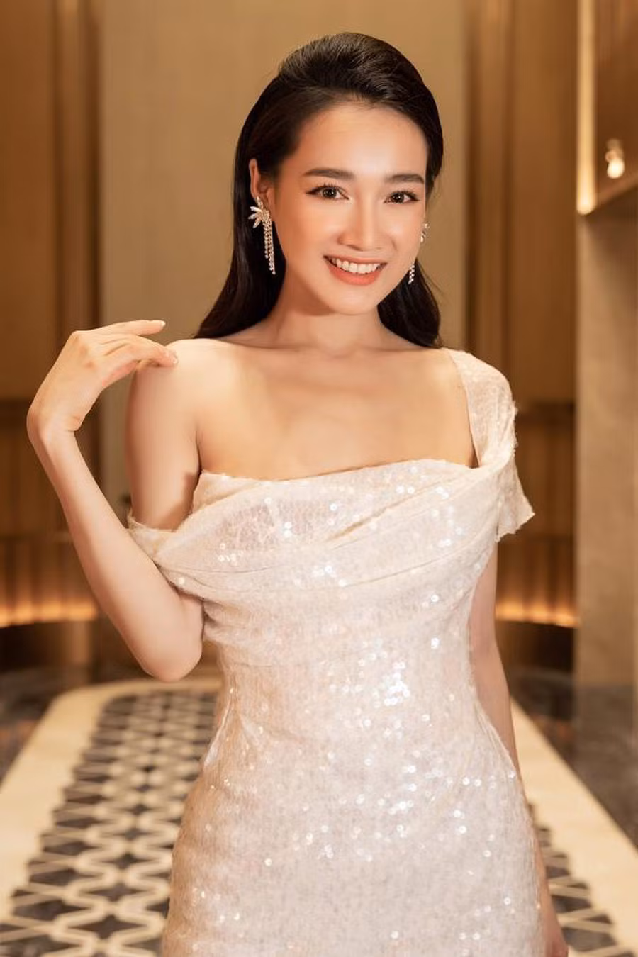Đổi style tóc mái bằng, Nhã Phương nhận ngay “kết đắng” ảnh 3 dieu da voi toc mai bang, nha phuong nhan ngay "cai ket dang" het minh hang mot thoi - 4