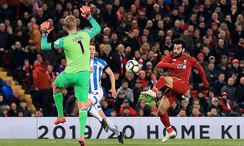 Cú lốp bóng kỹ thuật của Salah cuối hiệp một