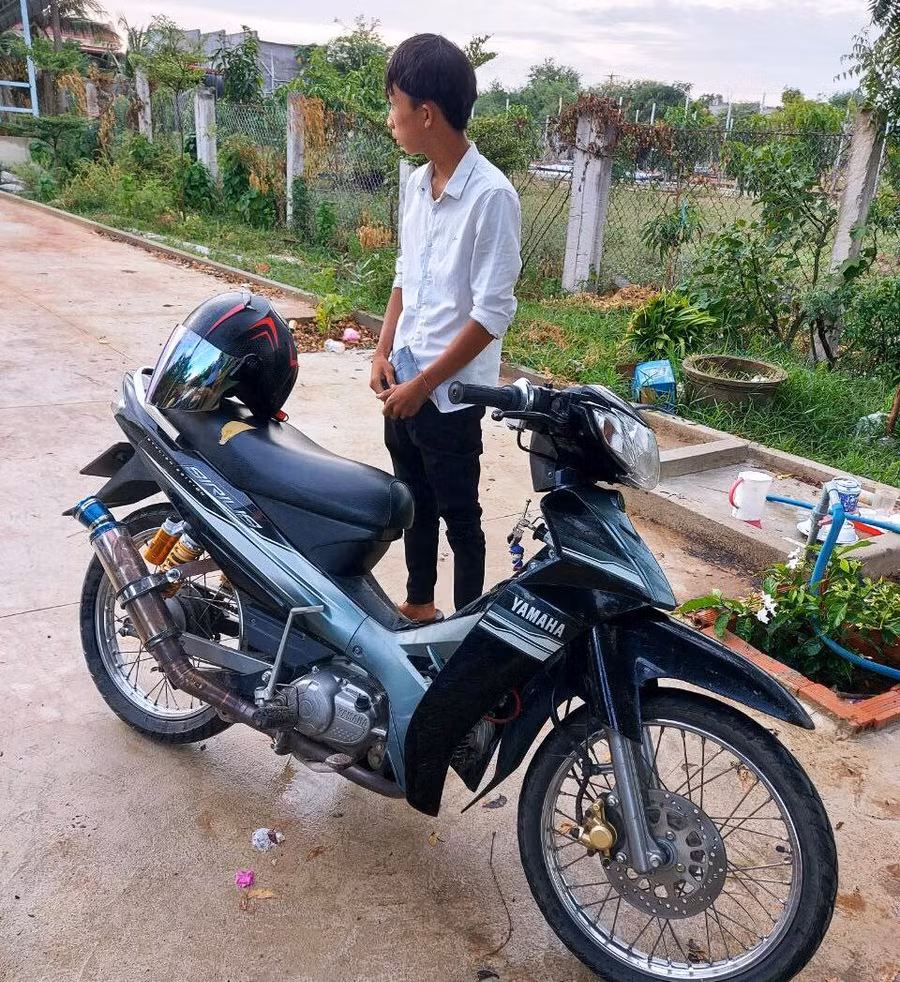 Một quái xế tại Cơ quan Công an.