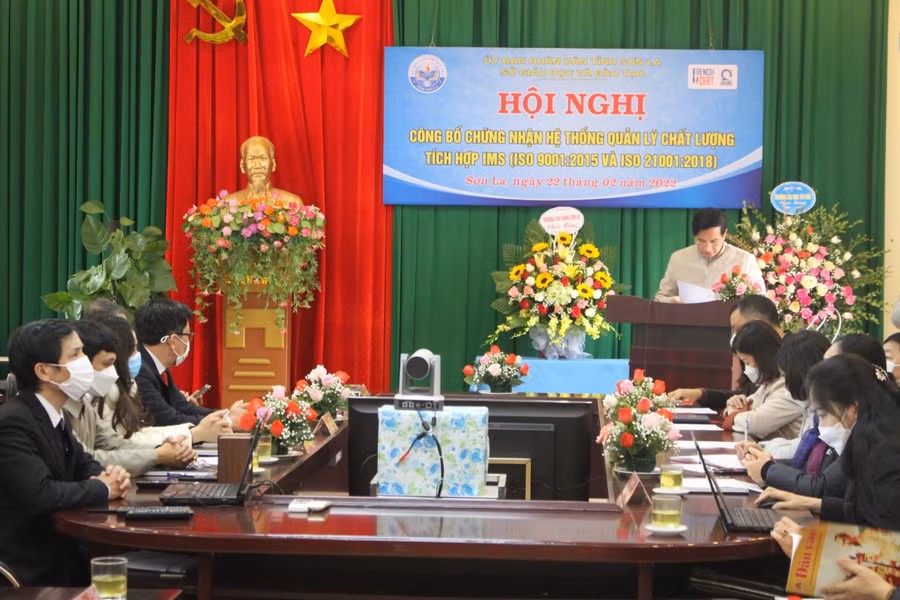 Toàn cảnh hội nghị.