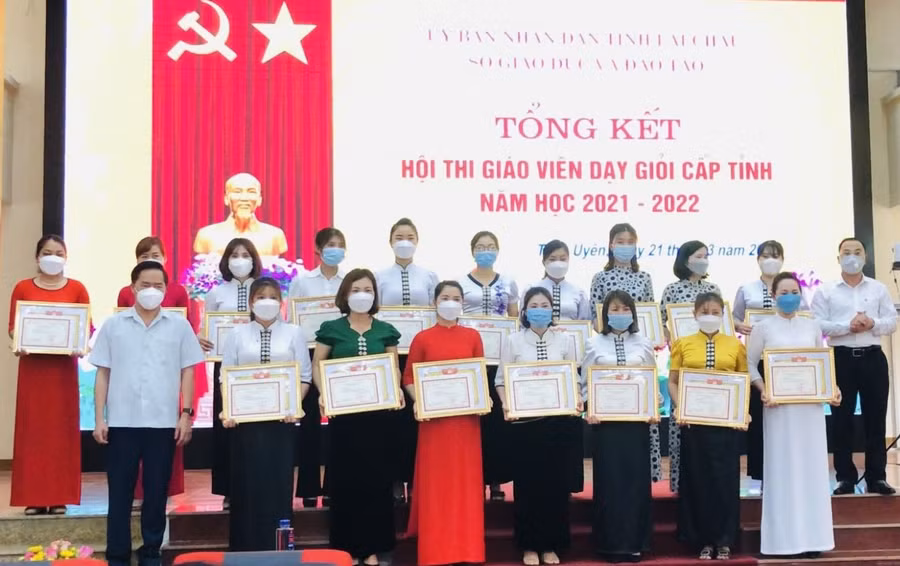 Có 586/766 giáo viên tham gia dự thi đtạ danh hiệu Giáo viên dạy giỏi cấp tỉnh.