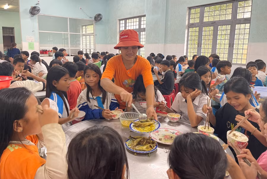Cần có hỗ trợ cho nhân viên cấp dưỡng trường học.