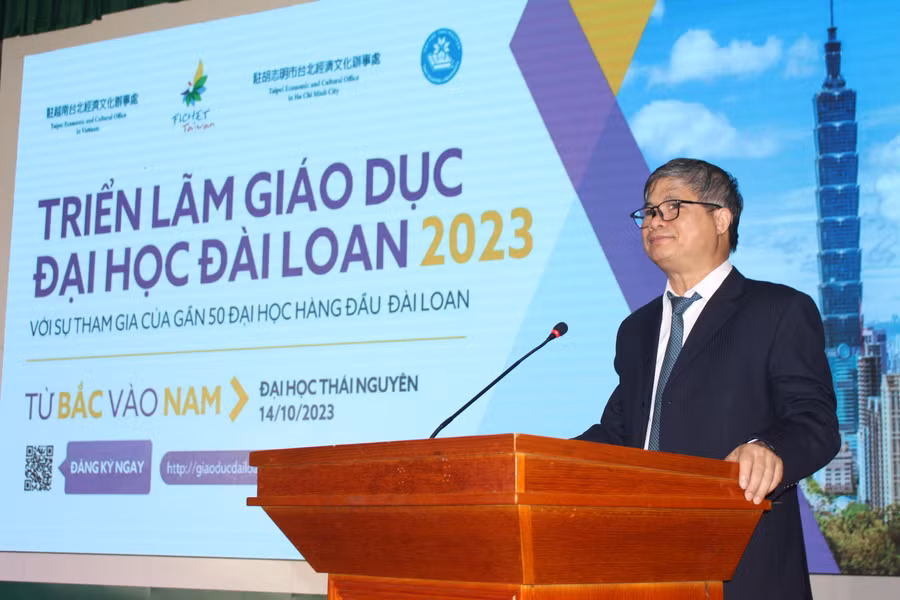 PGS.TS Trần Thanh Vân phát biểu tại triển lãm.