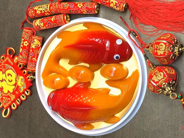 Cách tạo hình cá chép trong mâm cỗ cúng ông Táo cho các nàng dâu đảm