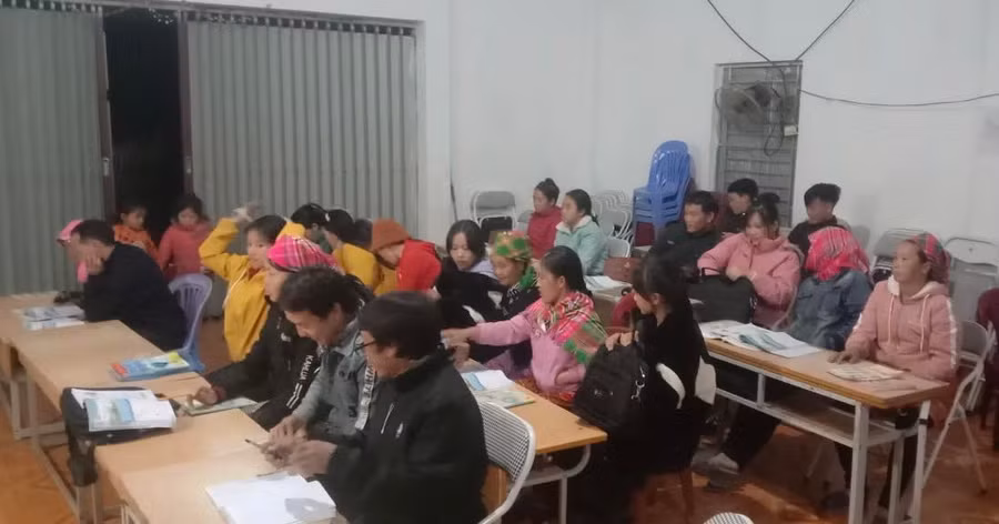 Lớp học được tổ chức tại thôn Vằng Doọc với 45 học viên trong đó toàn bộ các học viên đều là dân tộc Mông.