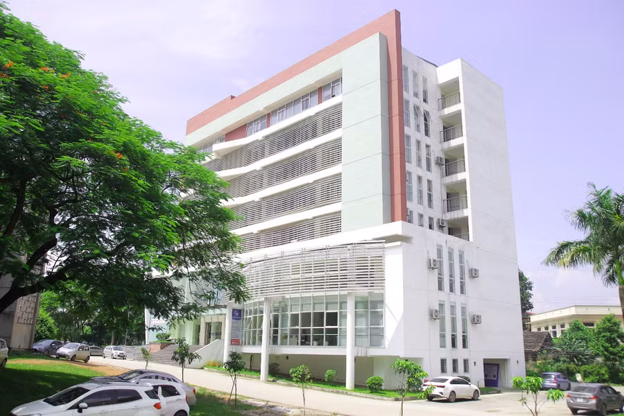 Tòa nhà thực hành C6 được đầu tư xây dựng khang trang
