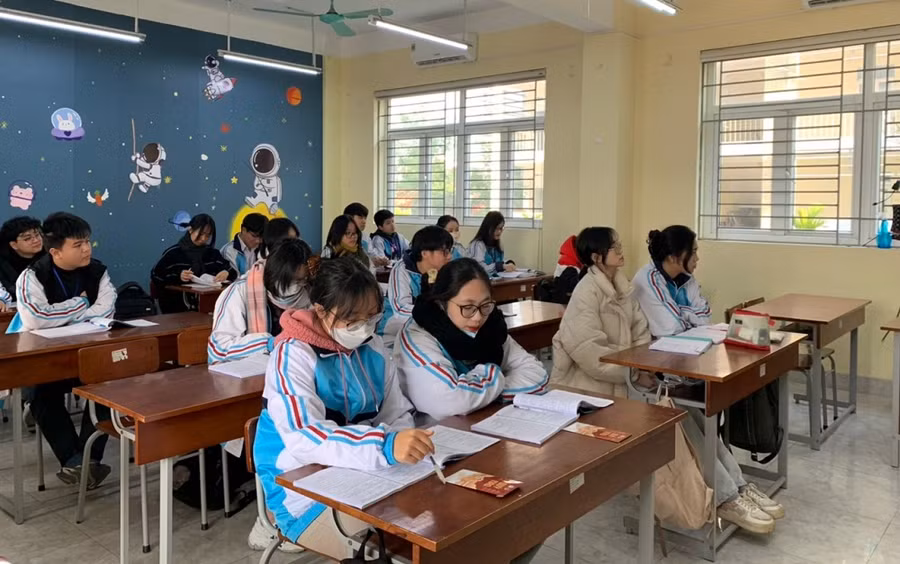 Học sinh trường THPT Chuyên Thái Nguyên luôn duy trì nề nếp, kỷ cương học tập tốt. Học sinh trường THPT Chuyên Thái Nguyên luôn duy trì nề nếp, kỷ cương học tập tốt.
