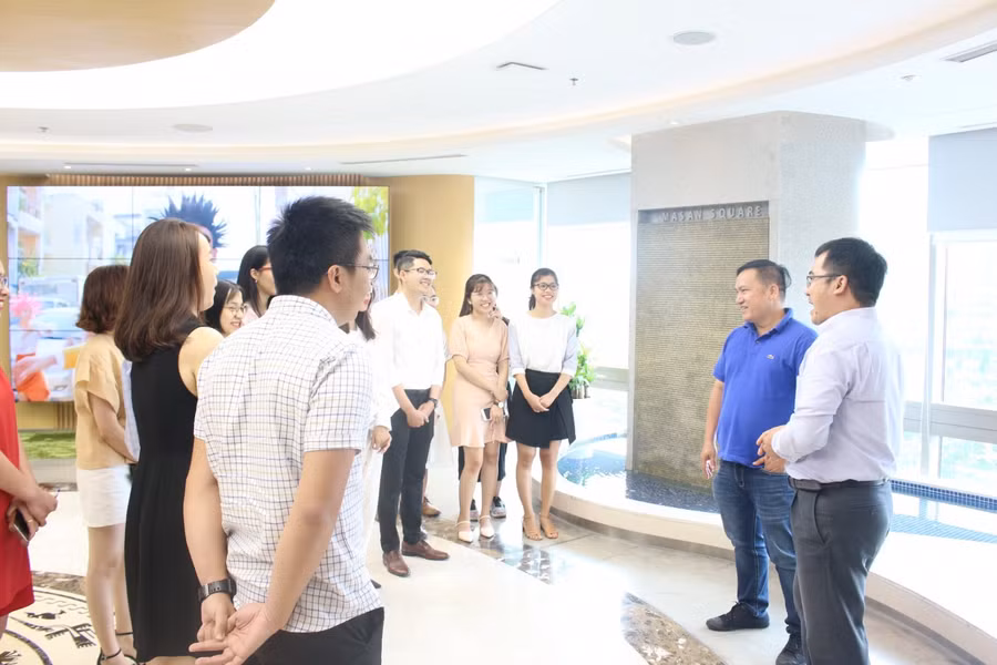 Các MYE 2019 trong chuyến tham quan văn phòng Masan.