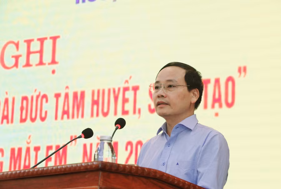 Ông Vương Văn Lâm - Trưởng Phòng GD&amp;ĐT huyện Hoài Đức phát biểu tại buổi lễ.