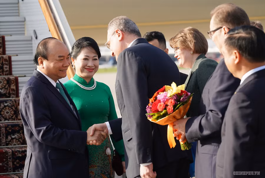 Lễ đón chính thức Thủ tướng Nguyễn Xuân Phúc tại Thủ đô Moscow (Nga) ảnh 1