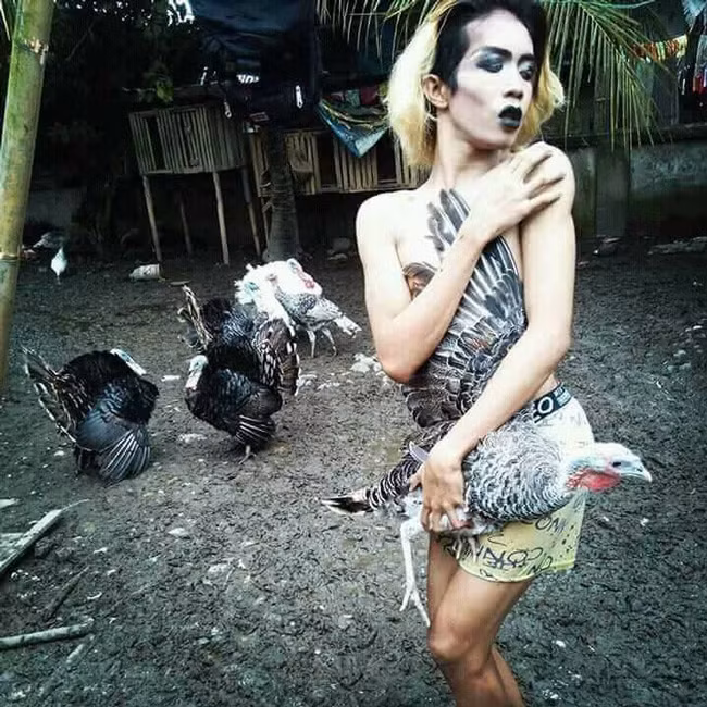 Khi bạn mê thời trang mà bố mẹ lại bắt đi làm đồng hình ảnh 4 khi ban me thoi trang ma bo me lai bat di lam dong hinh anh 4