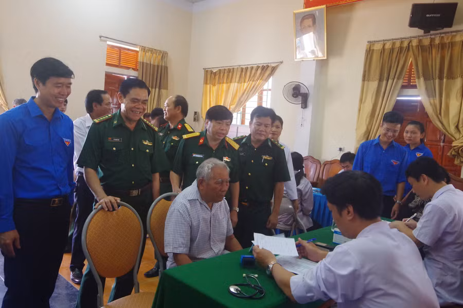 Chương trình khám, cấp phát thuốc được tổ chức tại xã ven biển Kỳ Hà, huyện Kỳ Anh, Hà Tĩnh
