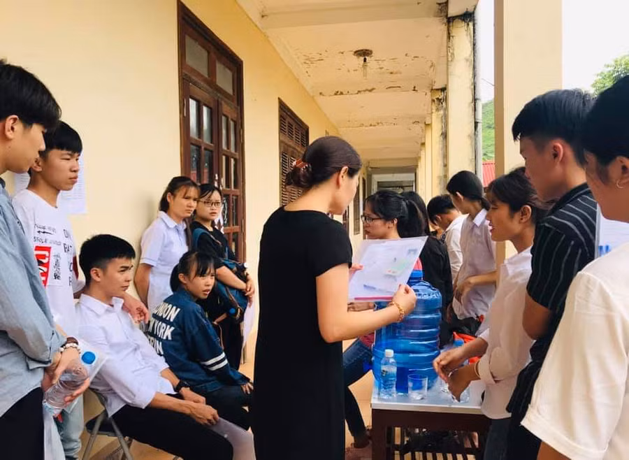 Không khi trong buổi sáng nay tại một điểm thi