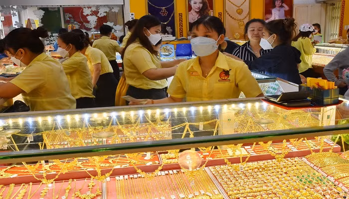 Giá vàng đầu tuần giảm 200.000 đồng/lượng ngày vía Thần Tài