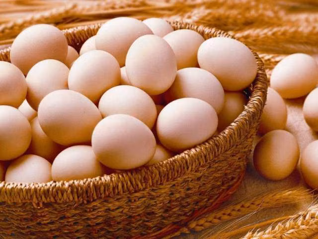 Cả gia đình nhập viện sau khi ăn trứng, nguyên nhân từ thói quen ai cũng tưởng sạch - 2