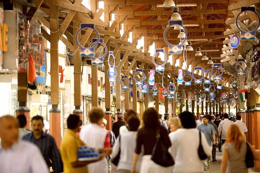 Choáng ngợp bước vào khu chợ vàng ở Dubai ảnh 11 Ngam khu cho vang de biet Dubai giau den muc do nao hinh anh 11