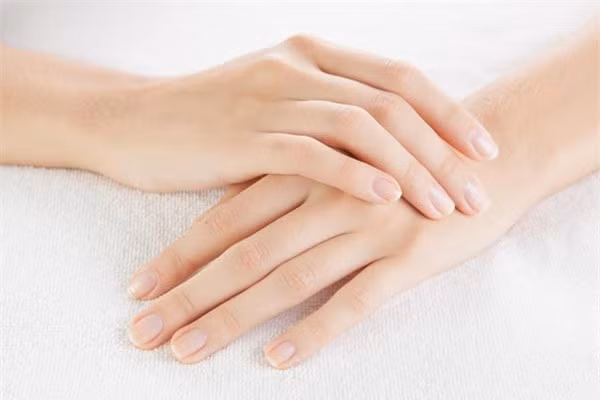 Cách chăm sóc da tay đơn giản, giúp đánh bay chai sần, thô ráp - Ảnh 6 cham soc da tay 6