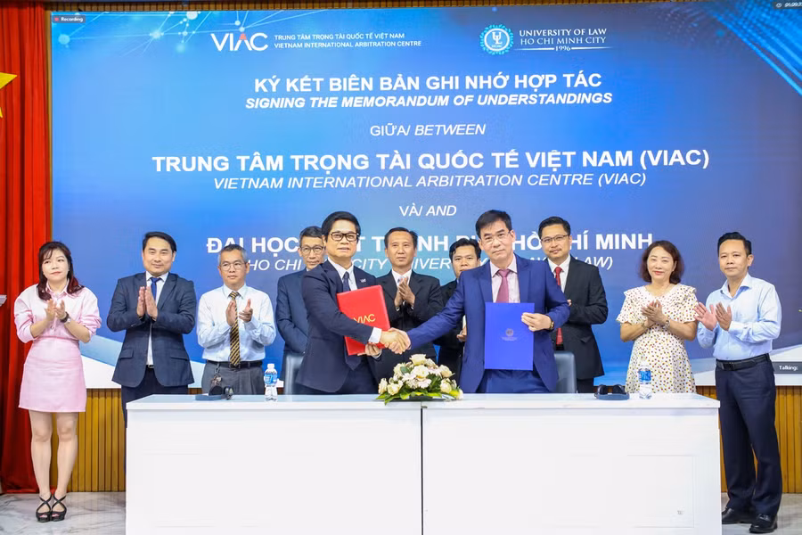 Trung tâm Trọng tài Quốc tế Việt Nam (VIAC) và Trường ĐH Luật TPHCM ký kết hợp tác.
