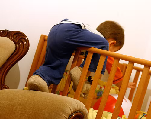 Ảnh:authenticparenting. hau-qua-cua-viec-nuong-chieu-con