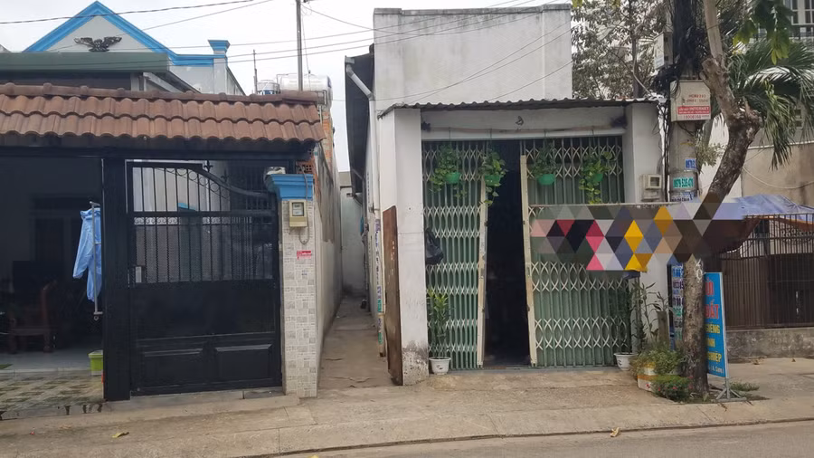 Khu nhà trọ nơi bé trai sinh sống.