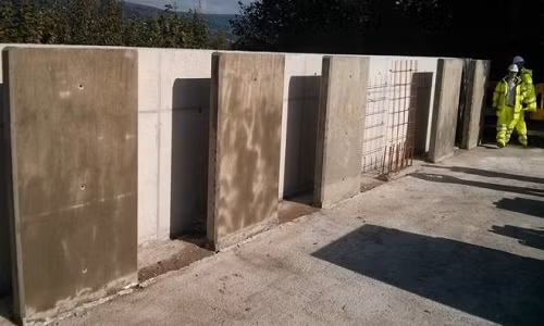 Những bức tường bê tông ứng dụng công nghệ tự vá lành ở miền nam xứ Wales.