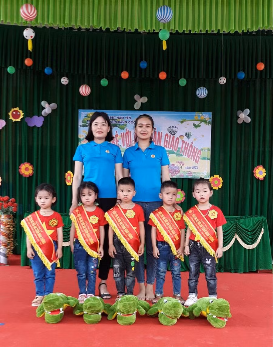 Cô Bảy luôn lạc quan, hạnh phúc khi những lứa học trò ngày càng trưởng thành Cô Bảy luôn lạc quan, hạnh phúc khi những lứa học trò ngày càng trưởng thành