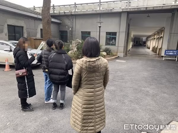 Cao Dĩ Tường được chôn cất gần mộ của Đặng Lệ Quân cao di tuong duoc chon cat gan mo cua dang le quan