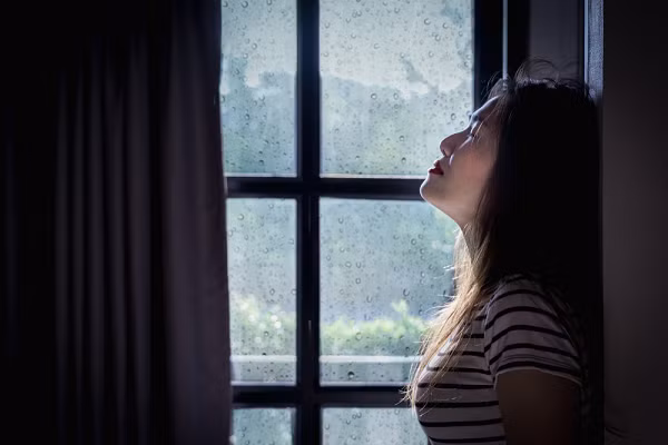 Chị tôi ly hôn nhưng vẫn nhớ chồng cũ. (Ảnh minh họa).